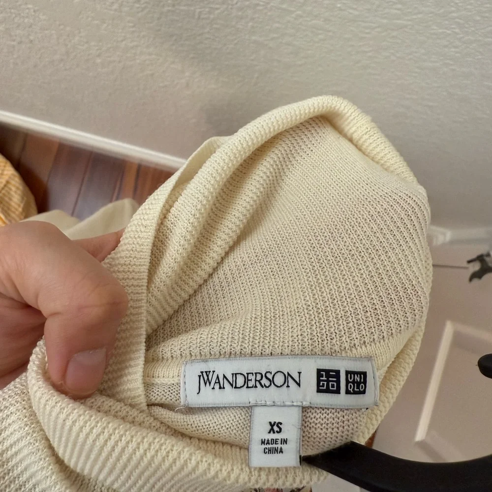 Elegant Women's Sweater Collection - Black, Cream, Pink - Picture 6 of 14